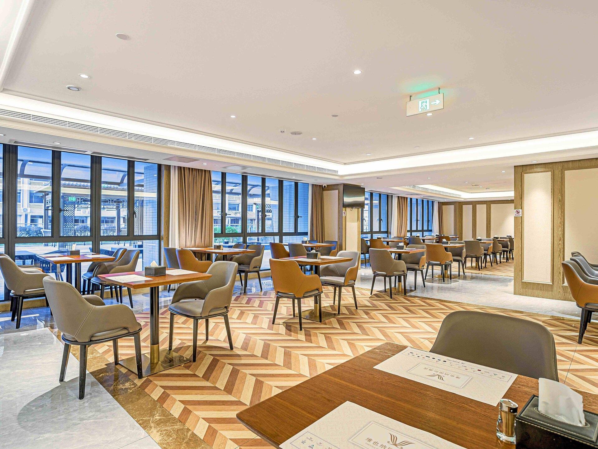 Vienna International Hotel (Foshan Green Plaza Store) 35/41
