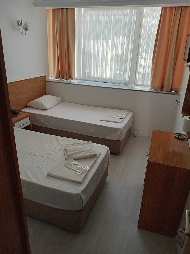 Lal Hotel 15/35