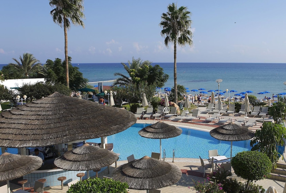 Sunrise Beach Hotel 38/45