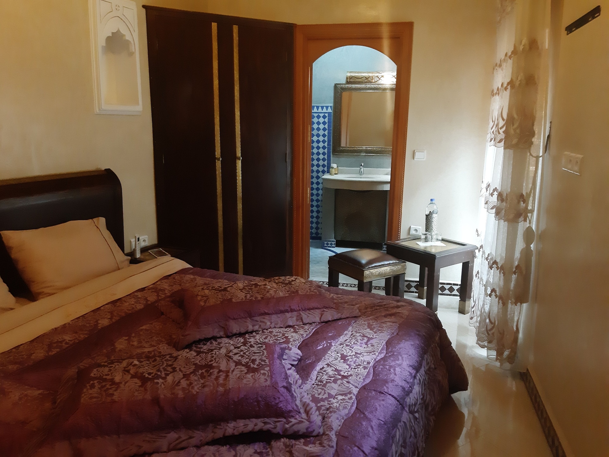 TOWER, STANDARD, QUEEN BED