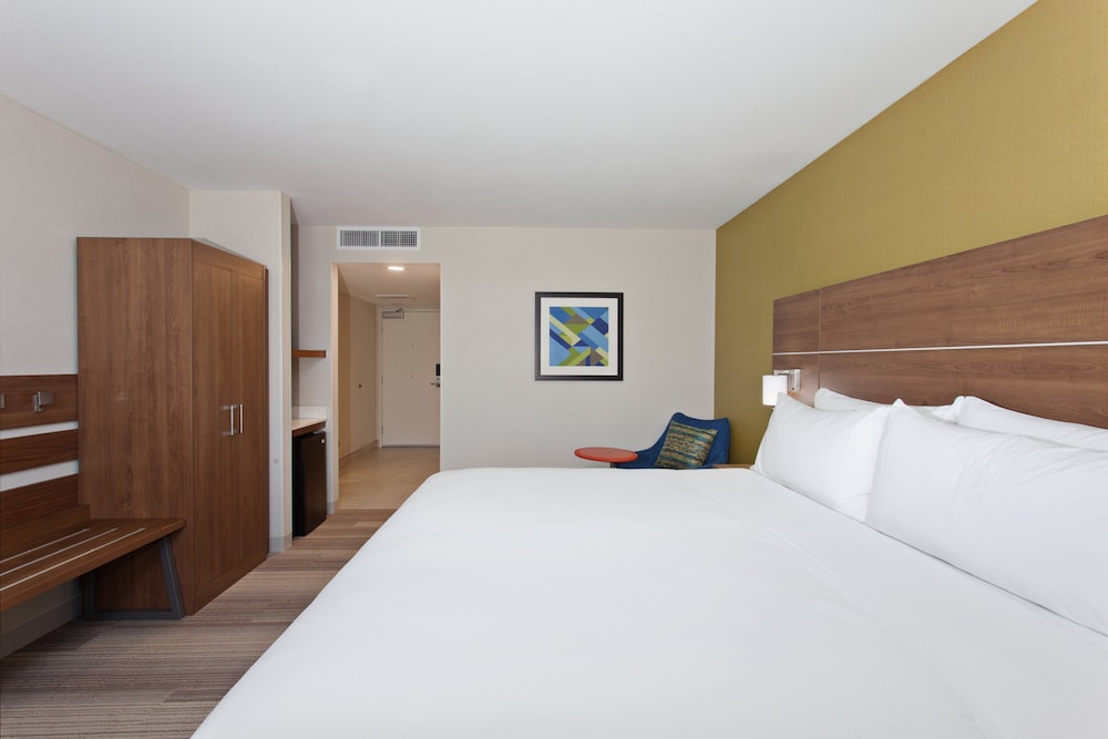 Holiday Inn Express Hotel Suites Pasadena Colorado Boulevard 24/59