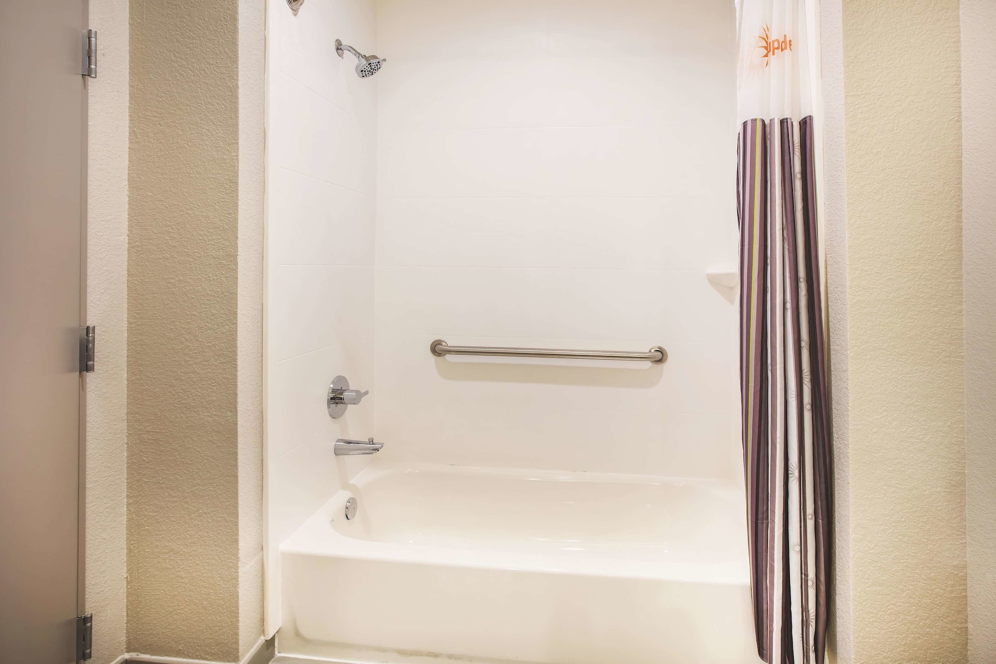 غرفة بسرير كينج، La Quinta Inn & Suites by Wyndham Dallas Plano - The Colony 3/3