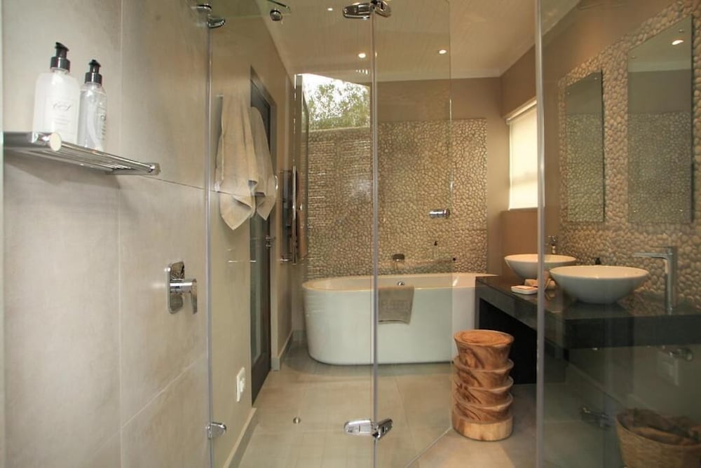 Scallop Guest Lodge 32/33