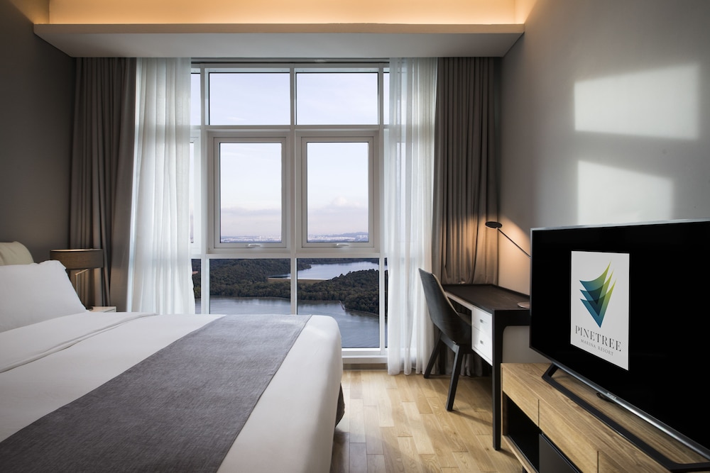 Pinetree Marina Resort 16/63