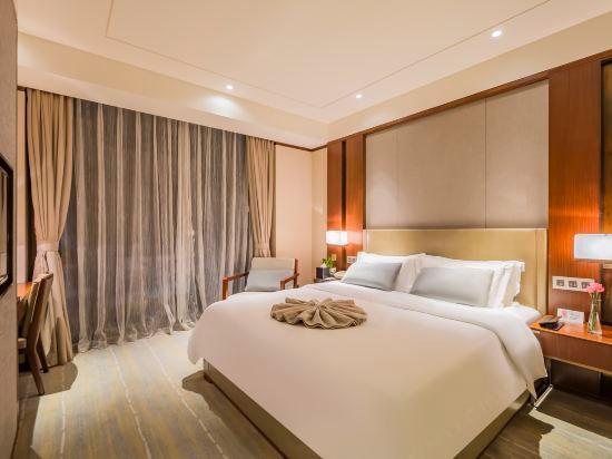 Superior, Queen Bed