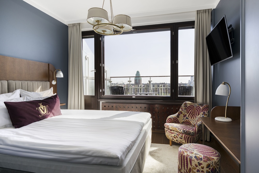 SUPERIOR, QUEEN BED