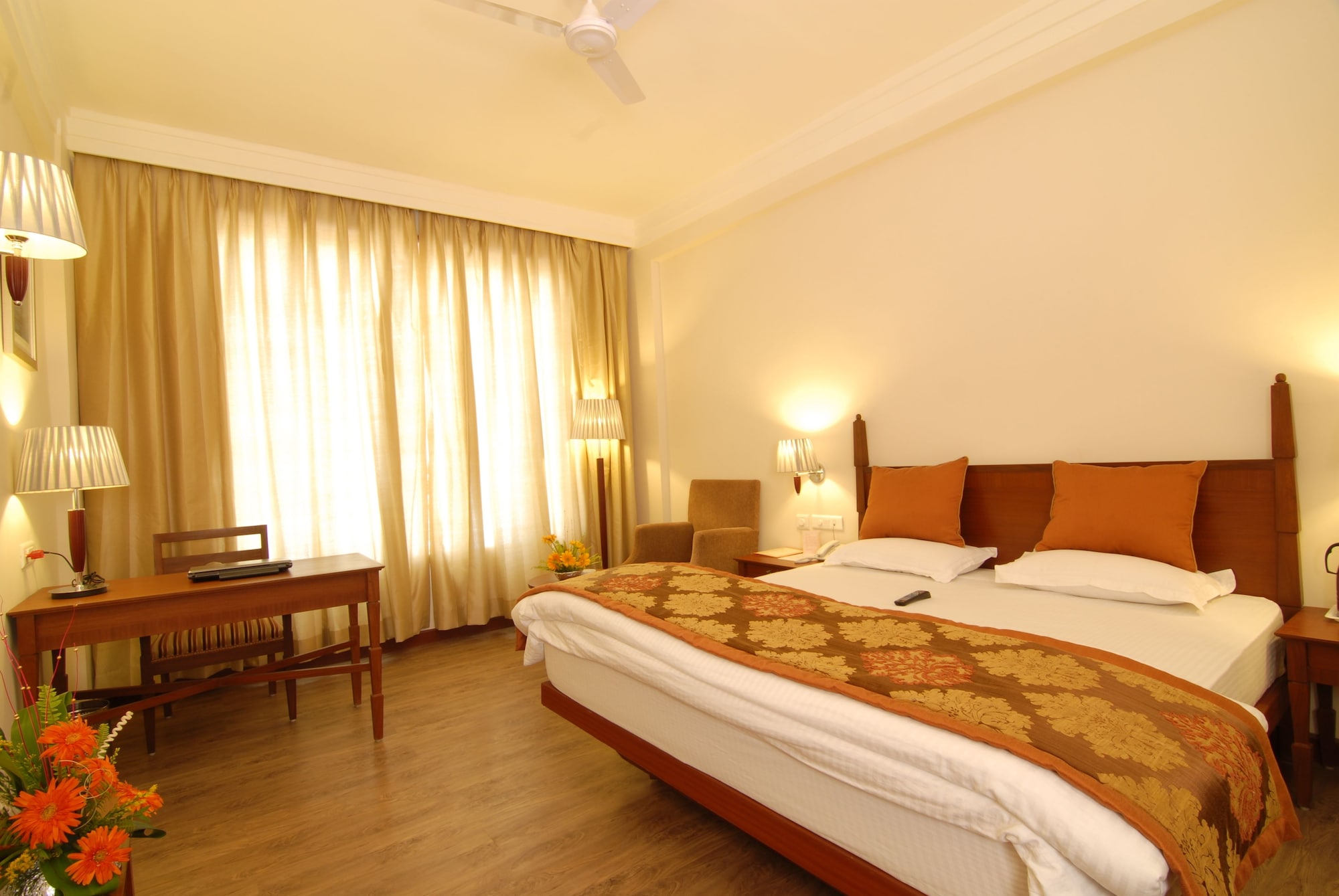 Executive, Queen Bed