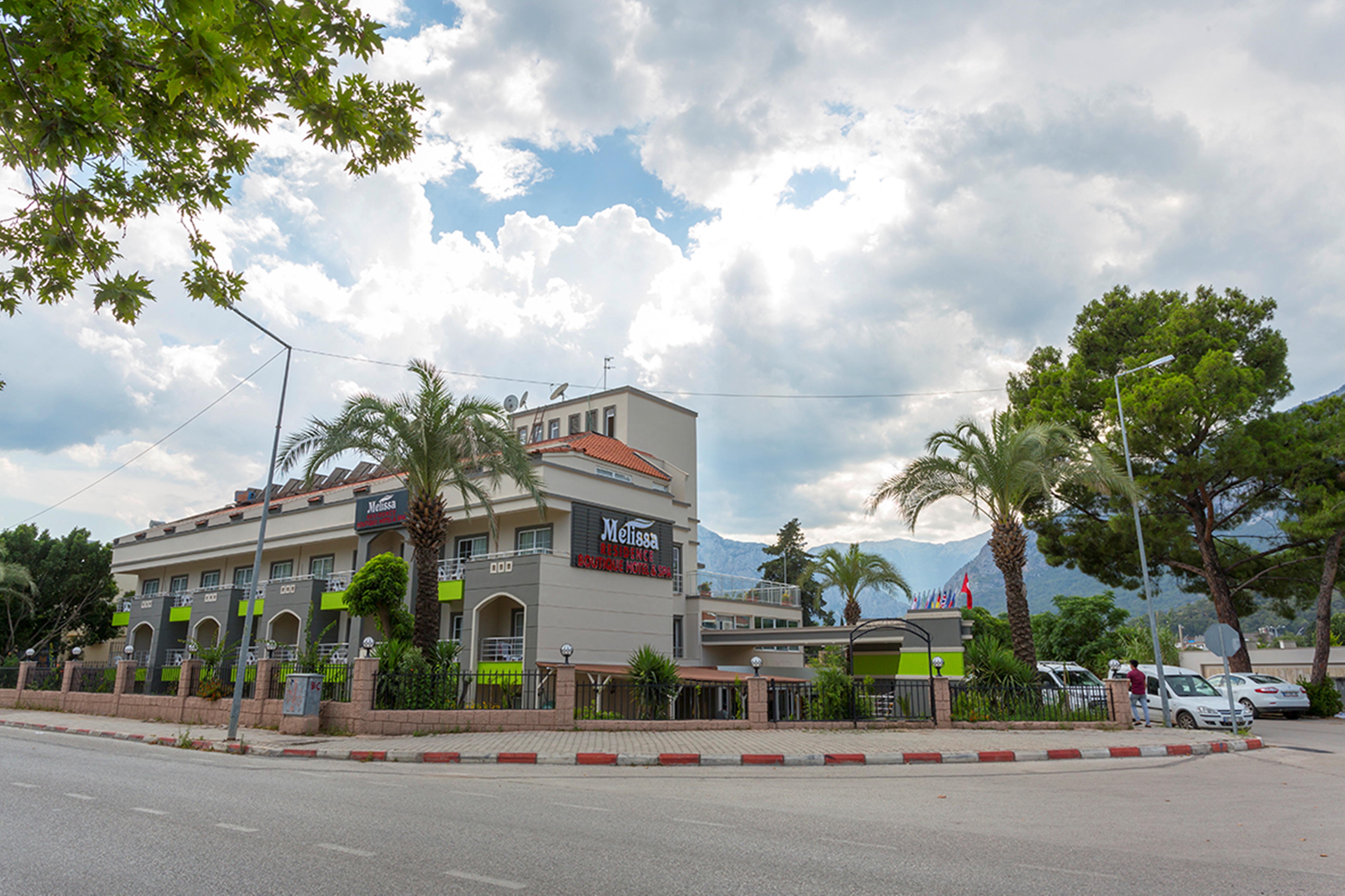 Rich Melissa Hotel (ex Melissa Residence) 31/35