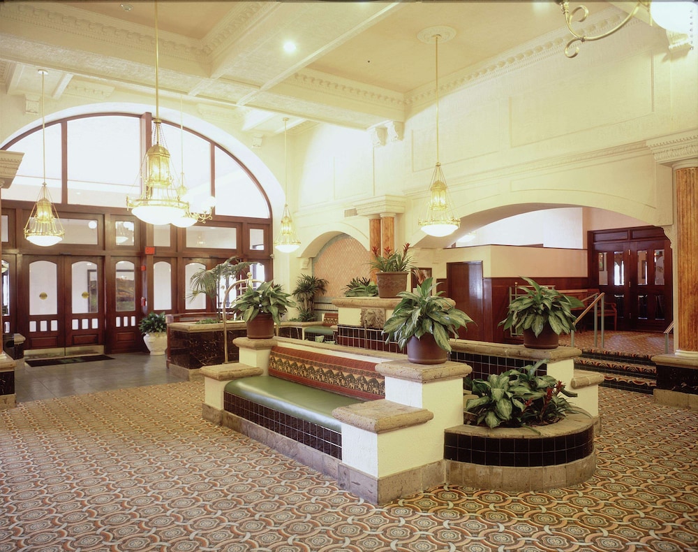 The Signature Suites 28/67