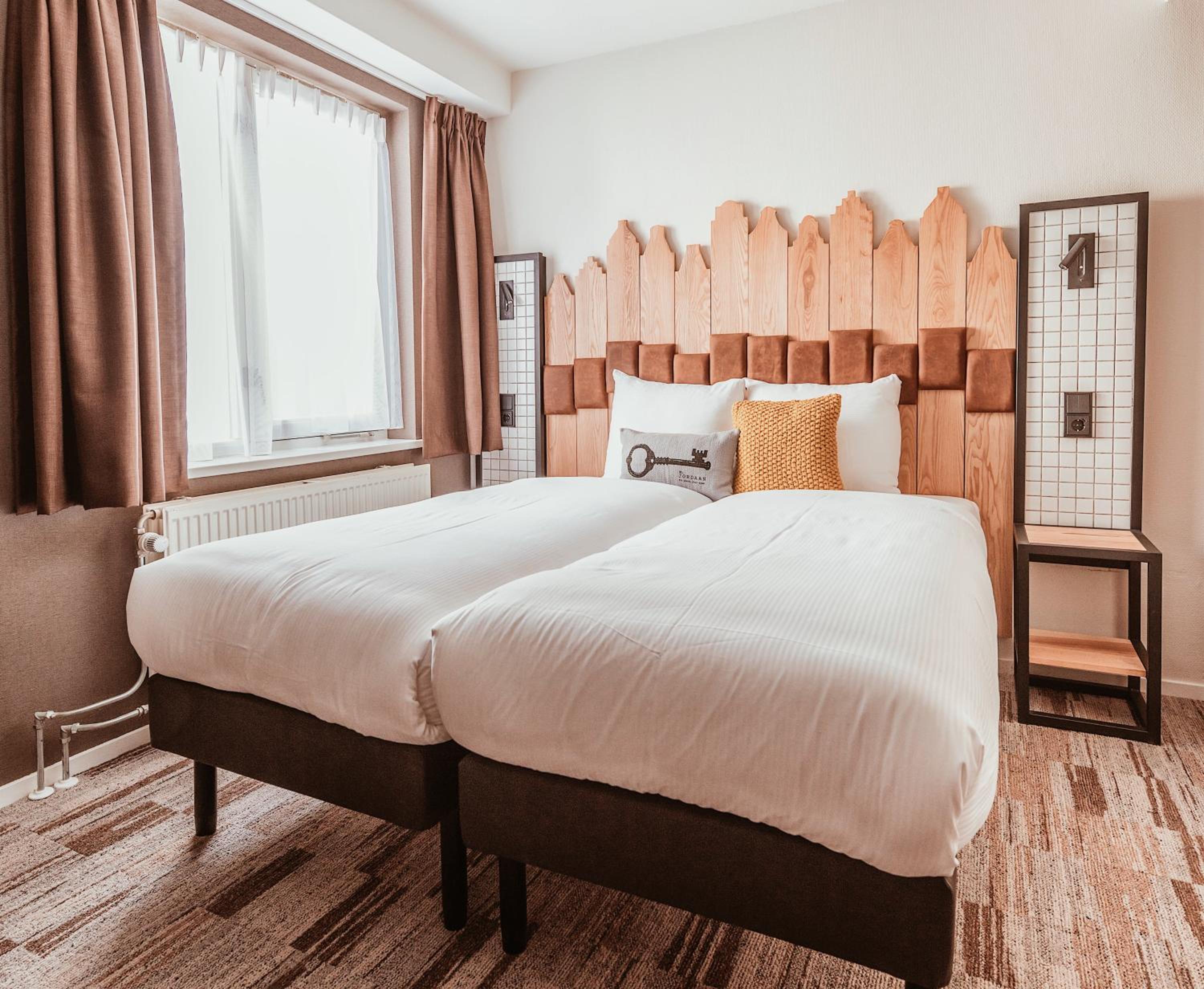 standard twin room