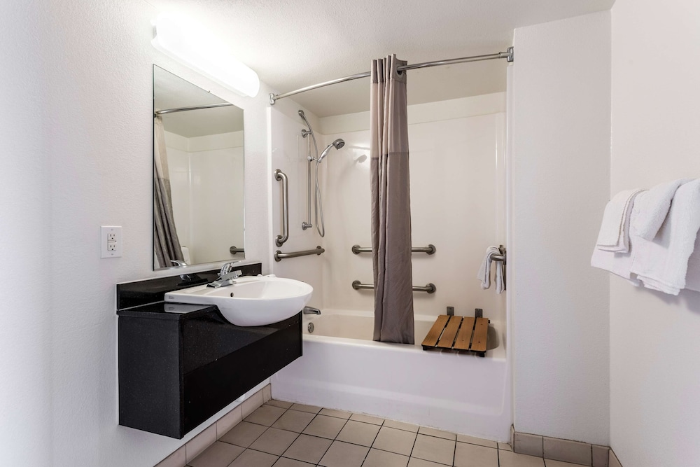 Motel6 El Paso, TX - East 31/32