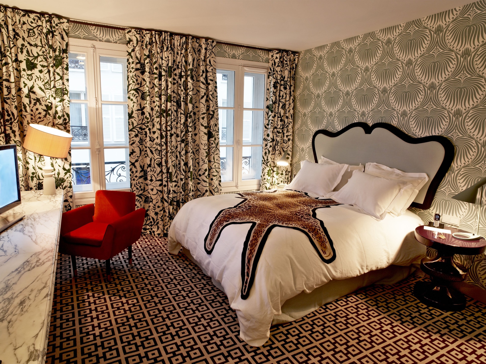 DELUXE, DOUBLE BED