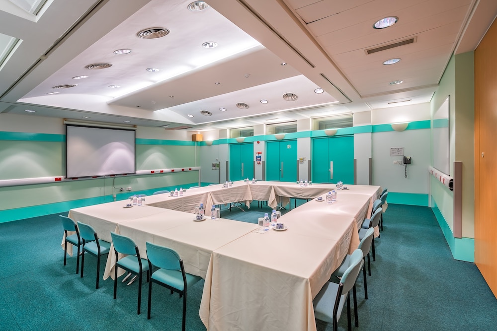 LSE Rosebery Hall 31/50