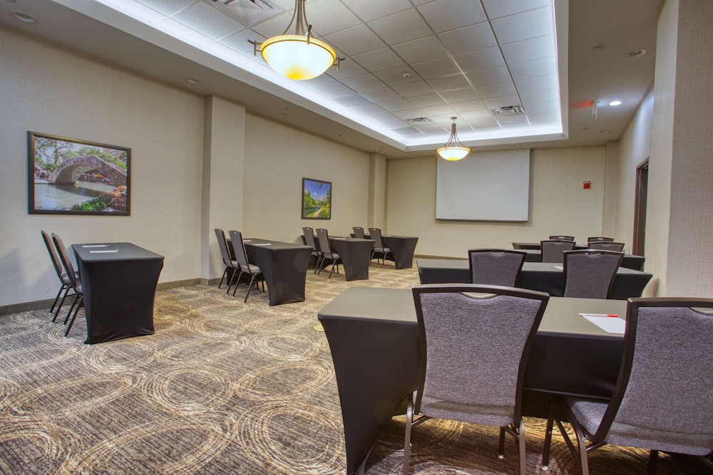Drury Inn & Suites Near La Cantera Parkway 46/50
