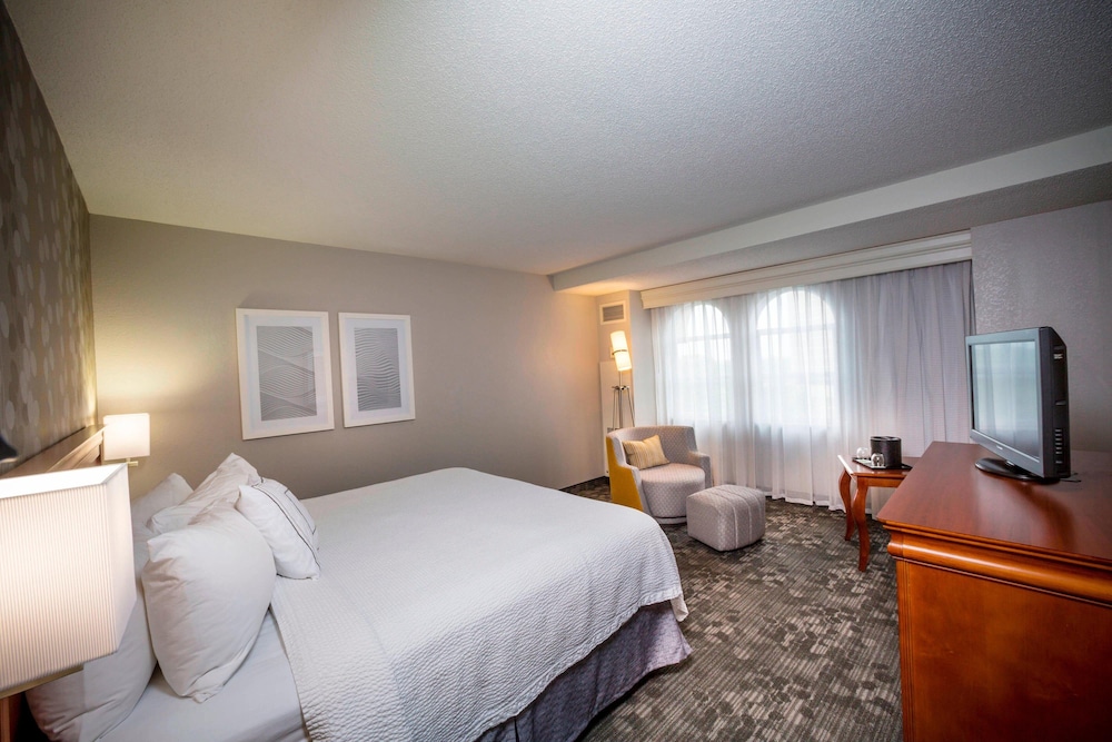 Courtyard by Marriott Norfolk Downtown 13/44