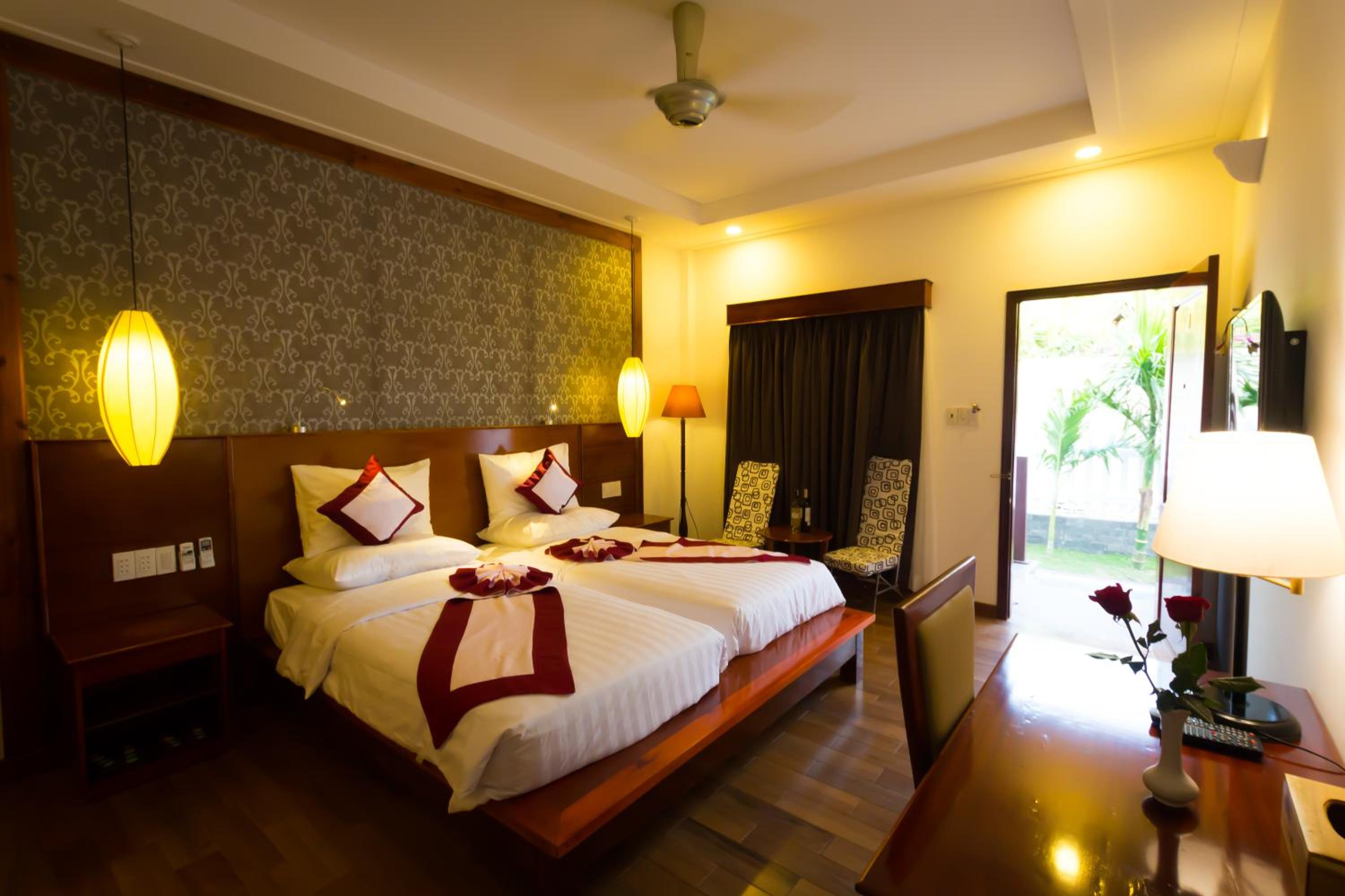 Deluxe, King Bed