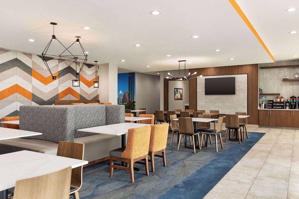 La Quinta Inn & Suites by Wyndham Austin South 46/53