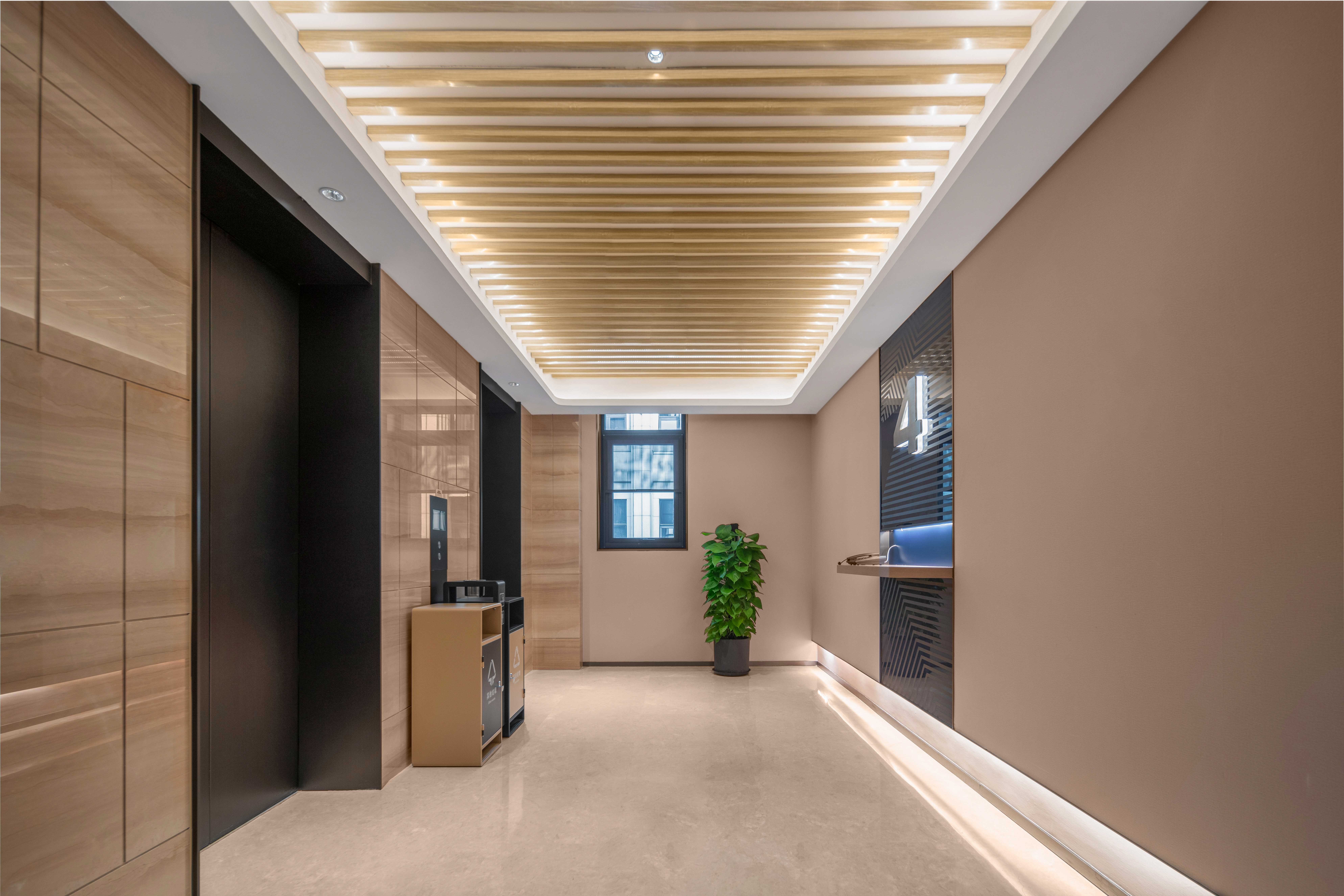 Holiday Inn Express Shanghai Hongqiao NECC 17/50
