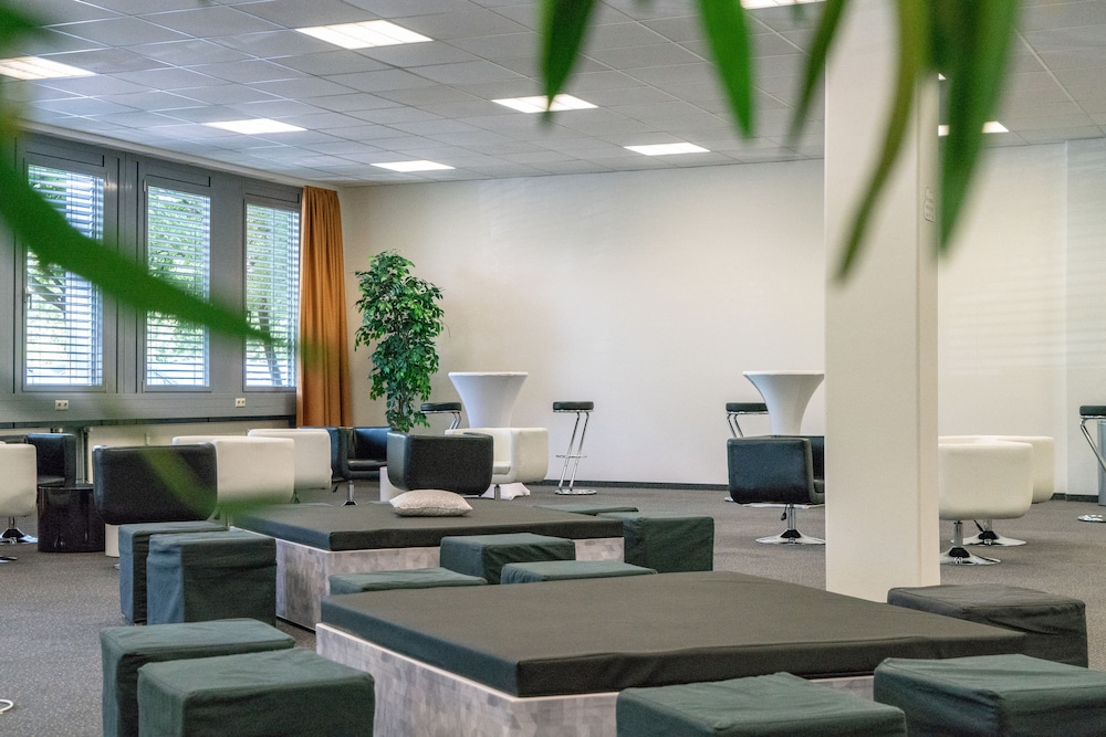 Globana Airport Hotel 41/46