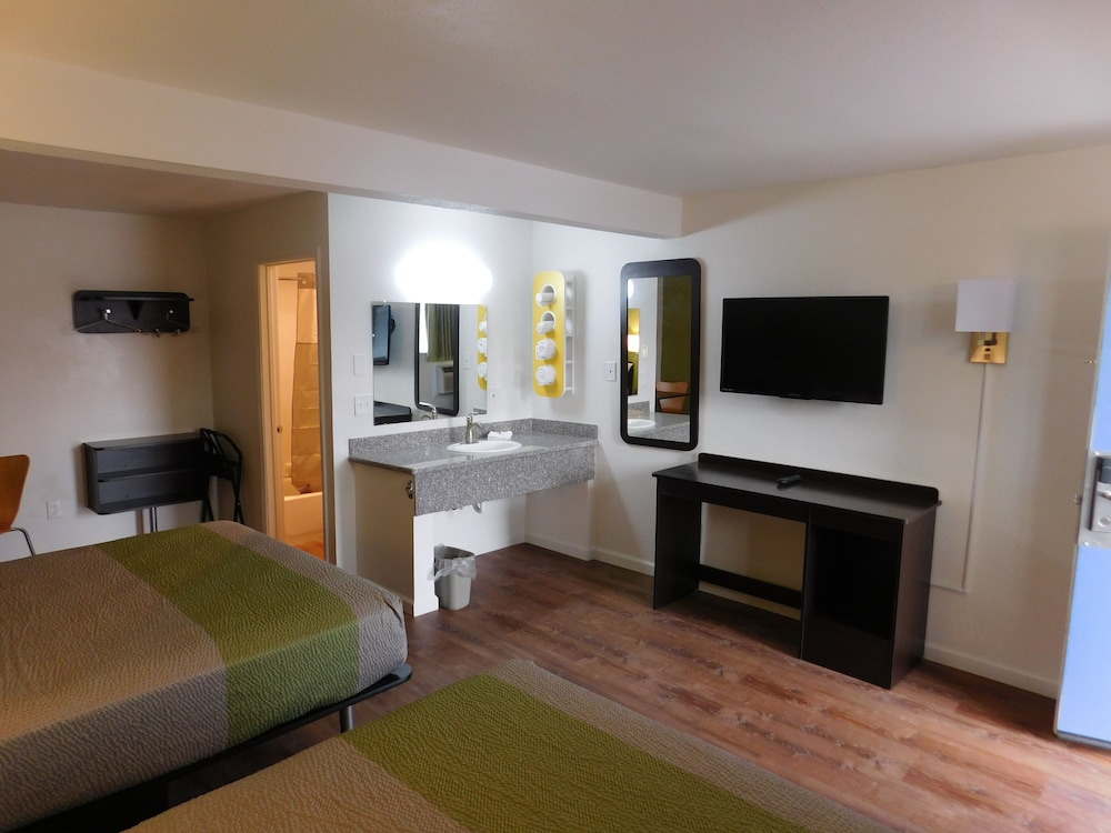 Motel6 Burlington, WA 26/45