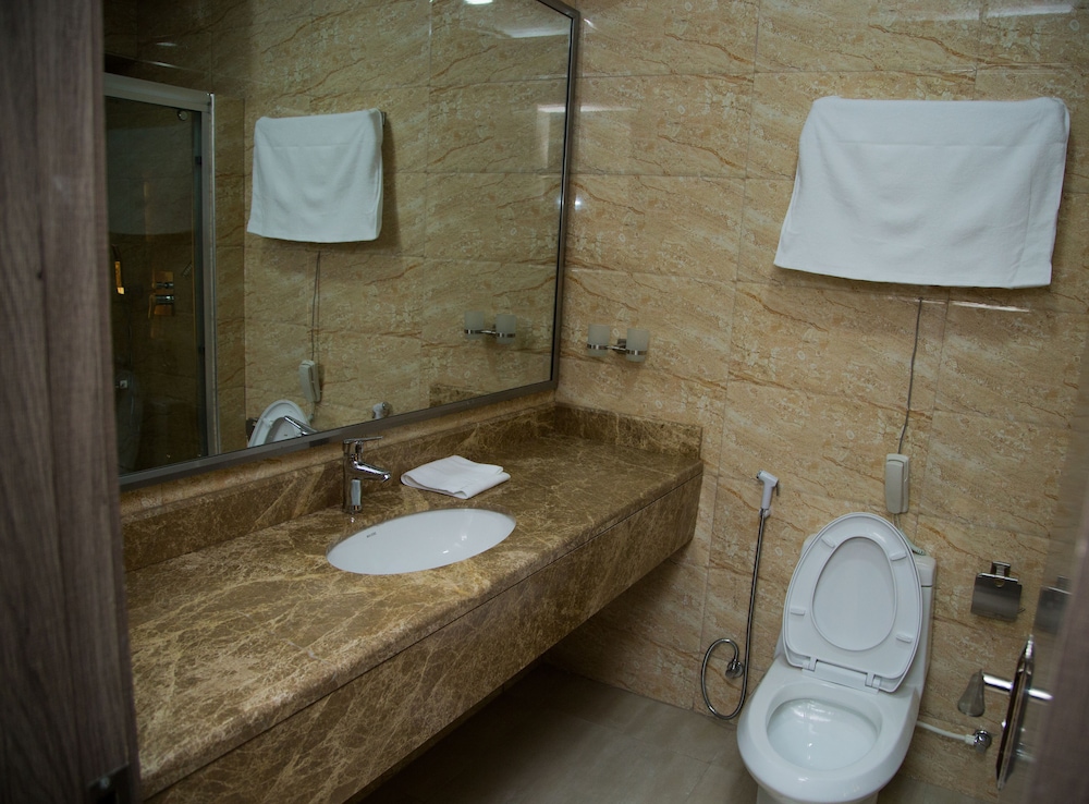Maxbe Continental Hotel 28/33