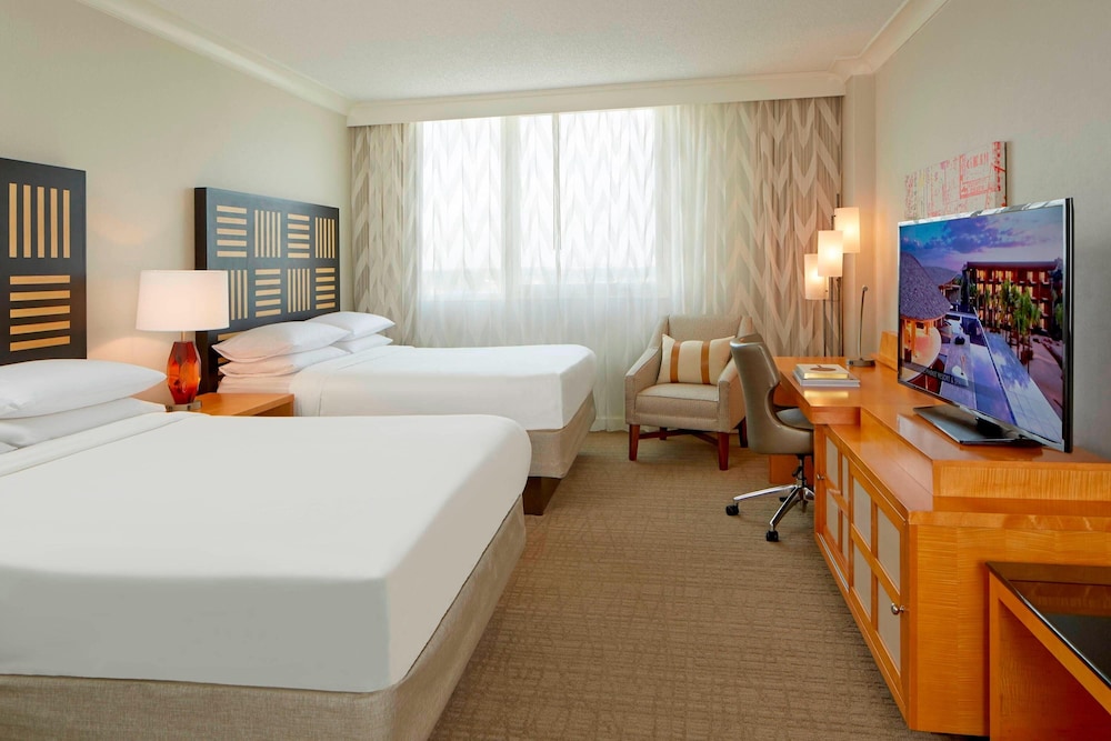 Club, 2 Queen Beds