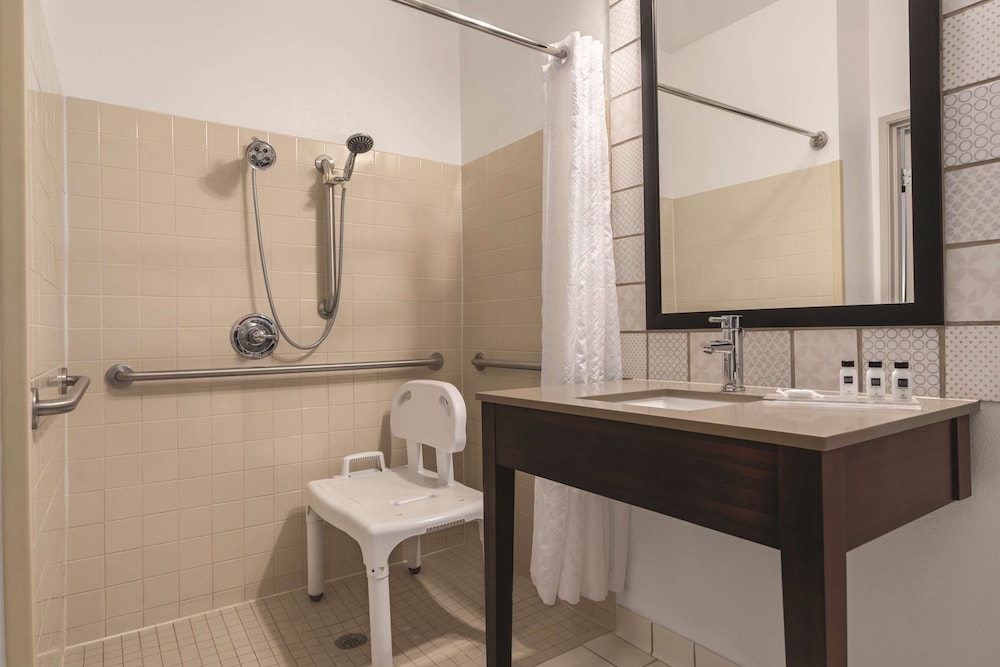 Country Inn and Suites by Radisson Big Flats (Elmira) NY 12/38
