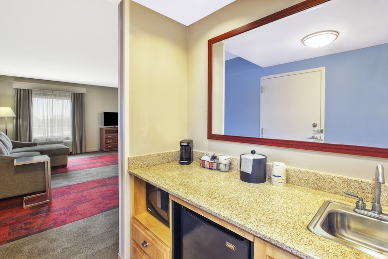 Hampton Inn Suites Madison West 48/48