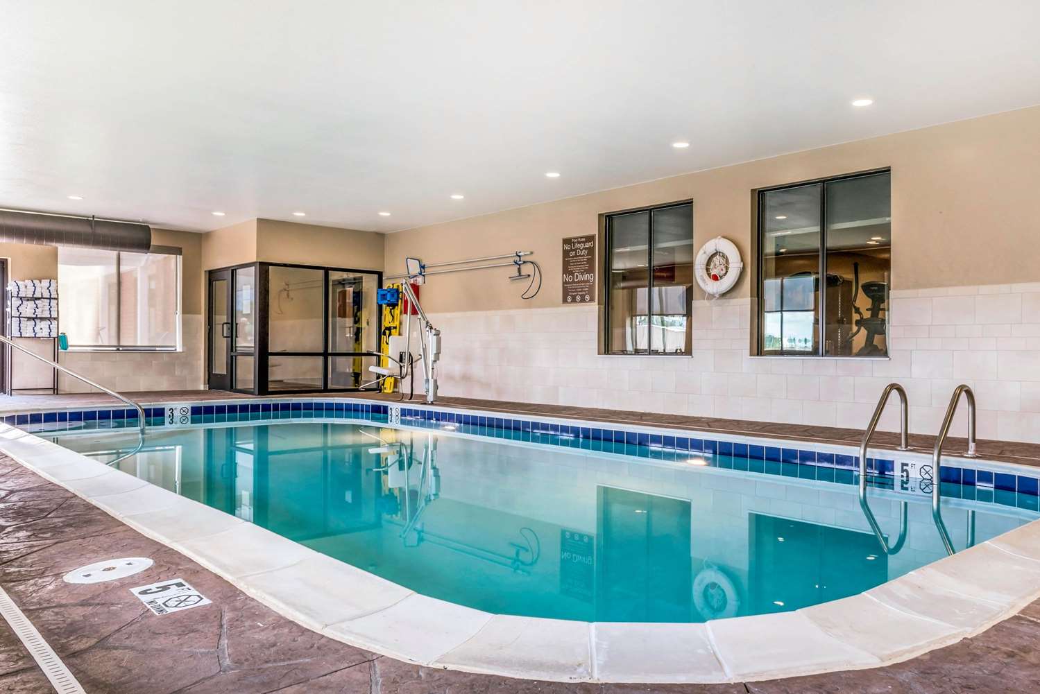 Comfort Suites Florence - Cincinnati South 16/40