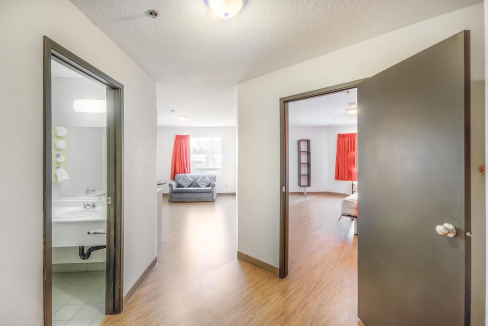 Motel6 Regina, SK 40/62