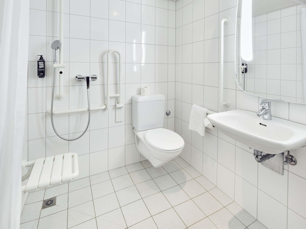 ibis Zurich Messe Airport 62/66
