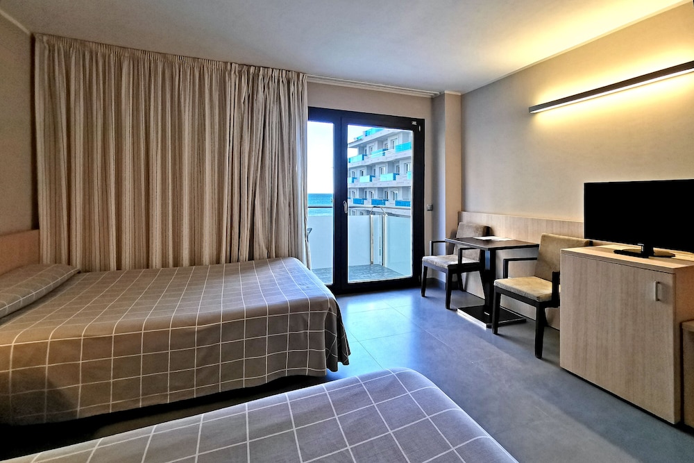 غرفة ثلاثية بسريرين مزدوجين، Acuazul Hotel 4/6
