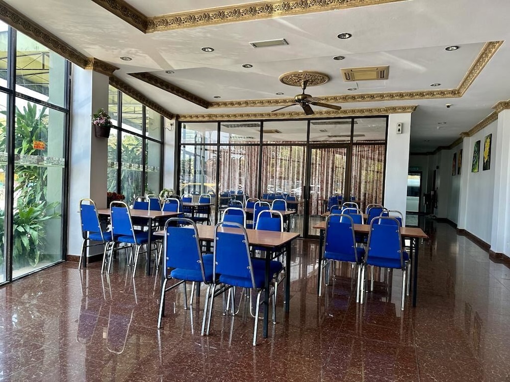 Baron Hotel 30/42