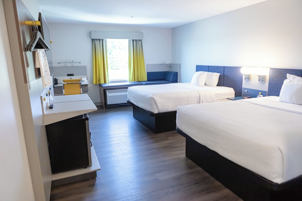 Microtel Inn & Suites by Wyndham Milford 14/54
