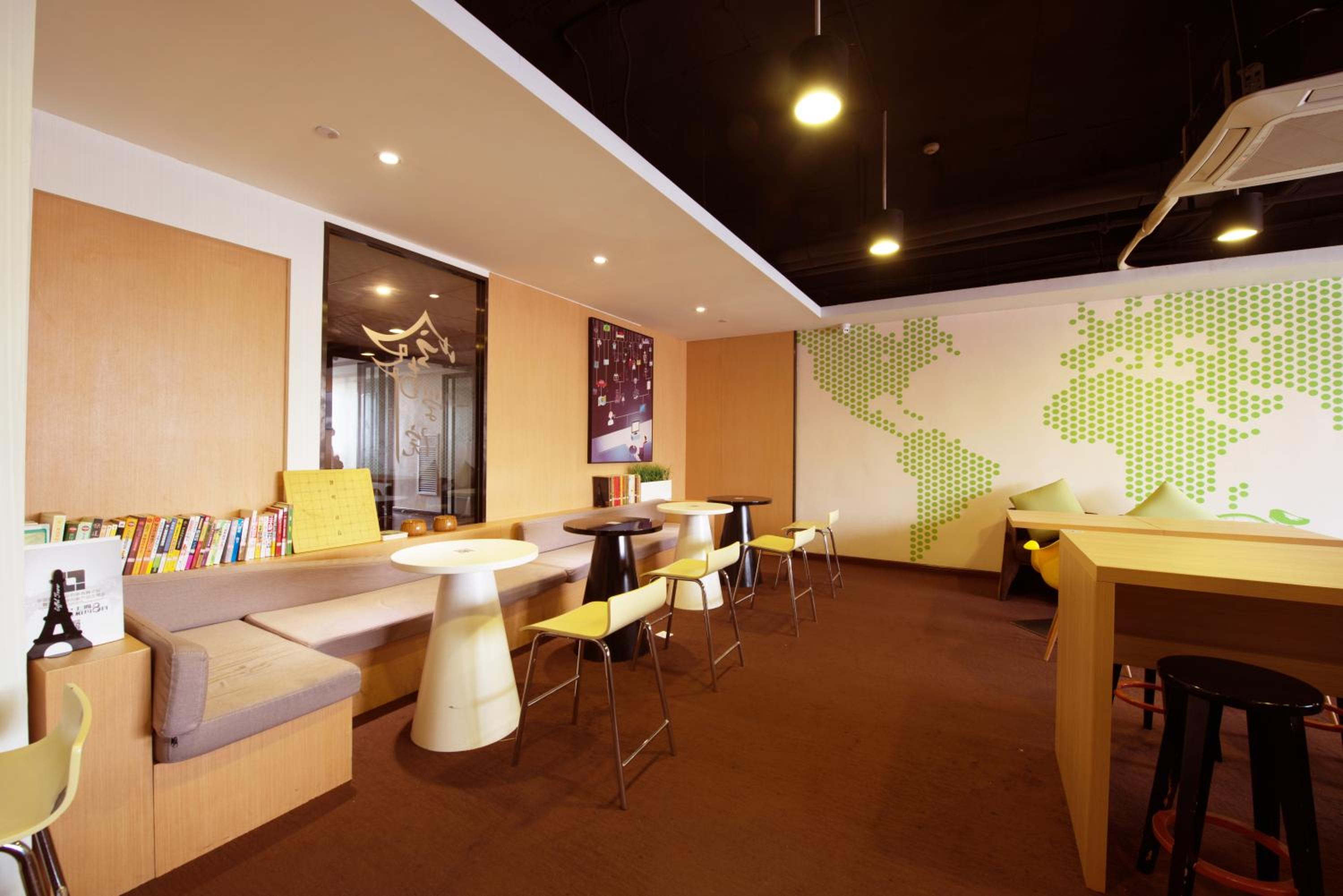 IU Hotel Baoding Goverment Branch 40/52