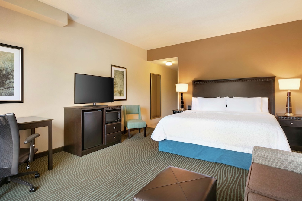 Hampton Inn & Suites Parkersburg Downtown 12/45