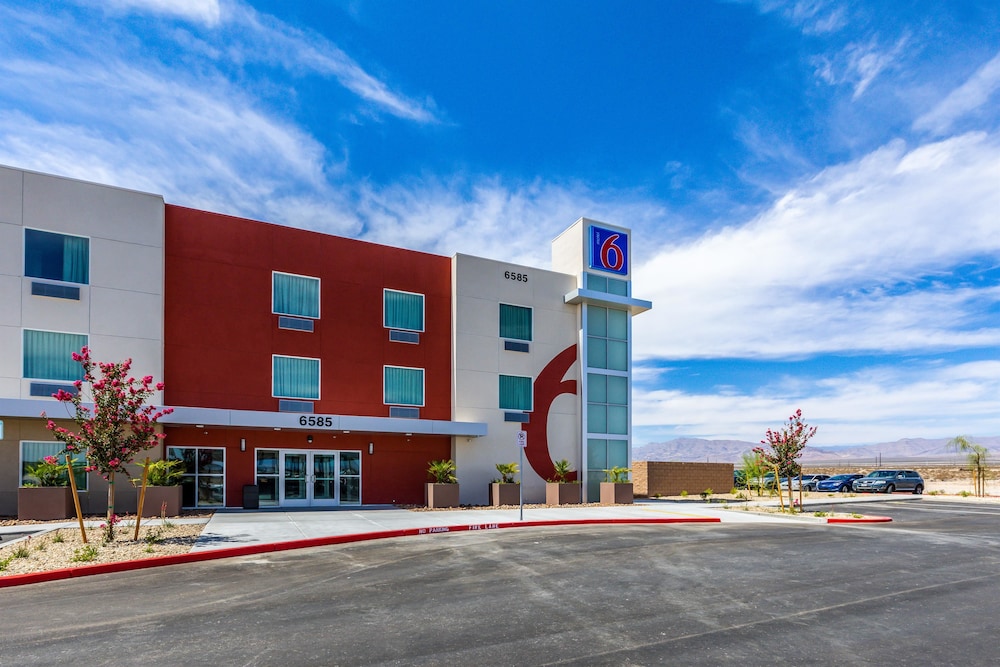 Motel6 Las Vegas, NV - Motor Speedway 12/48