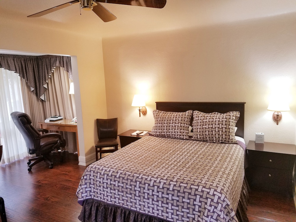 Executive, Suite, Queen Bed