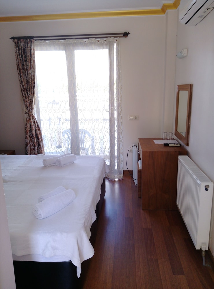 Dinara Hotel 24/66