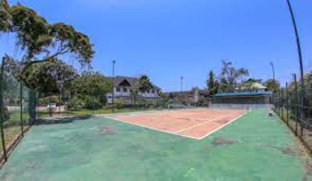 Travellers Beach Hotel and Club 28/50