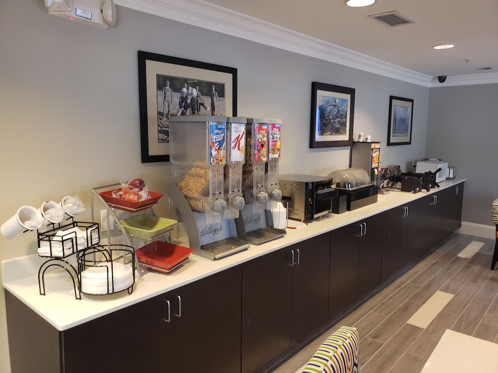 Sleep Inn & Suites Columbus near Fort Benning 34/44