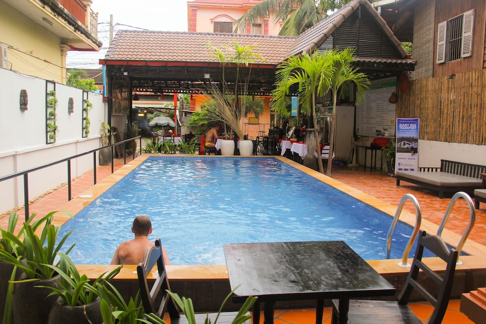 Tropical Breeze Guesthouse 42/45