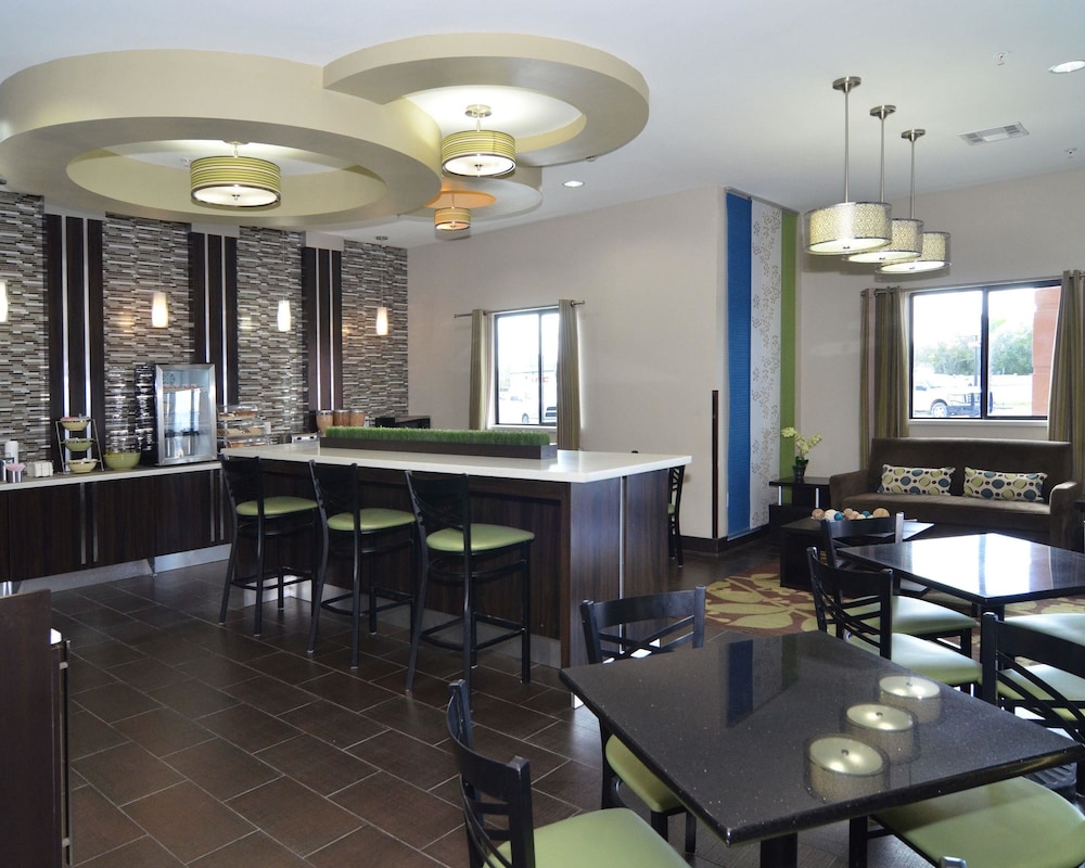Quality Inn & Suites Kenedy - Karnes City 13/32