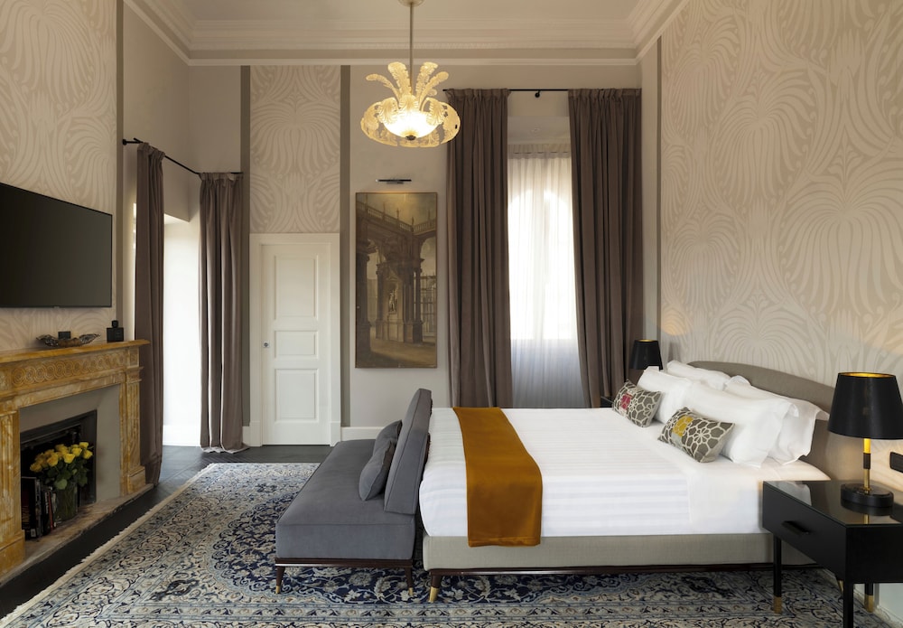 PANORAMIC, SUITE, CITY VIEW, BALCONY