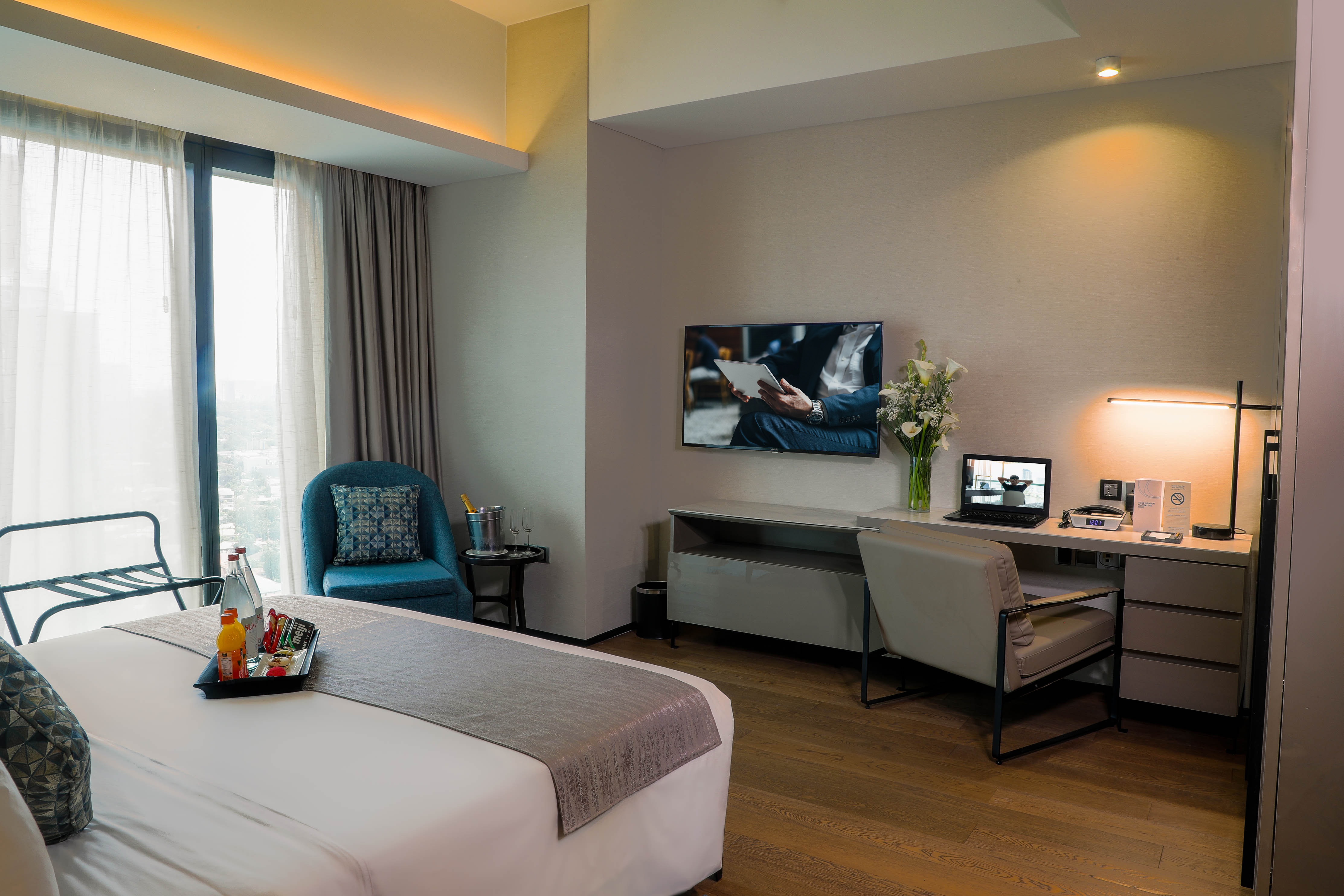 Oakwood Makati Avenue 18/37