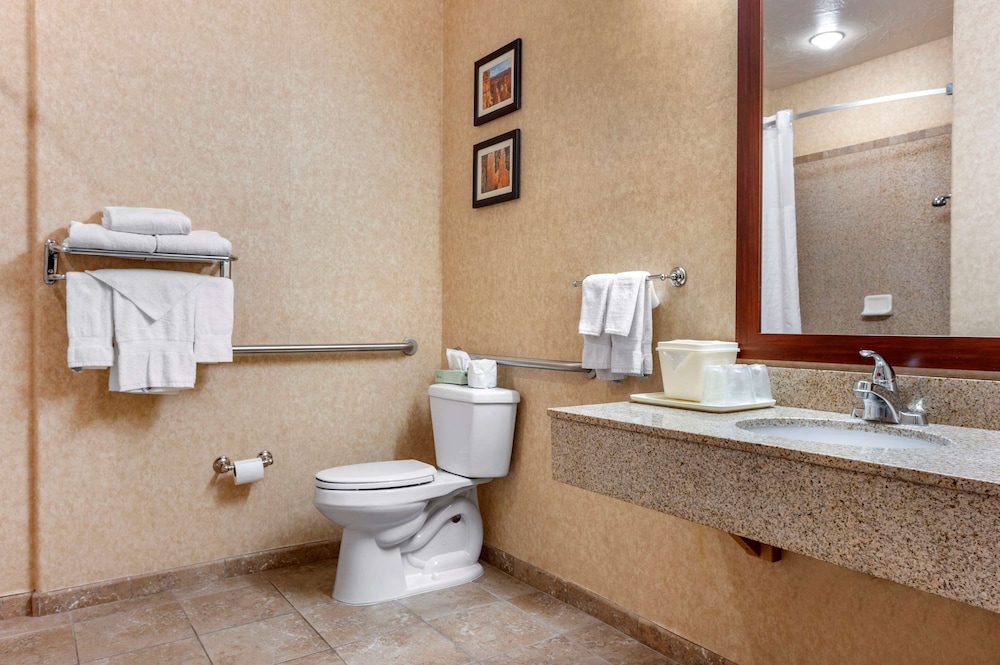 Comfort Inn at Convention Center 11/36