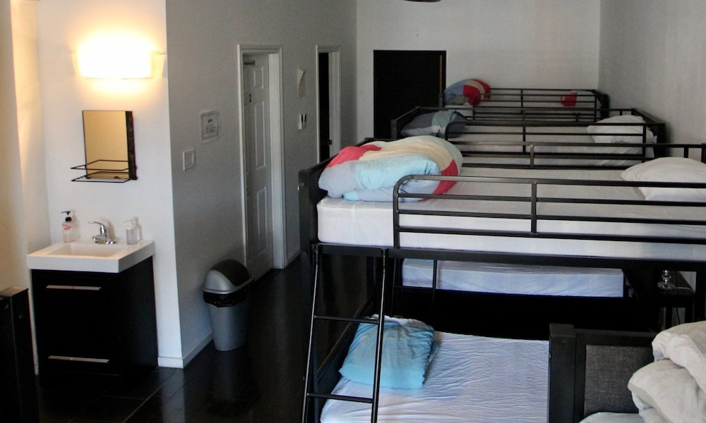 The Parkdale Hostellerie 25/66
