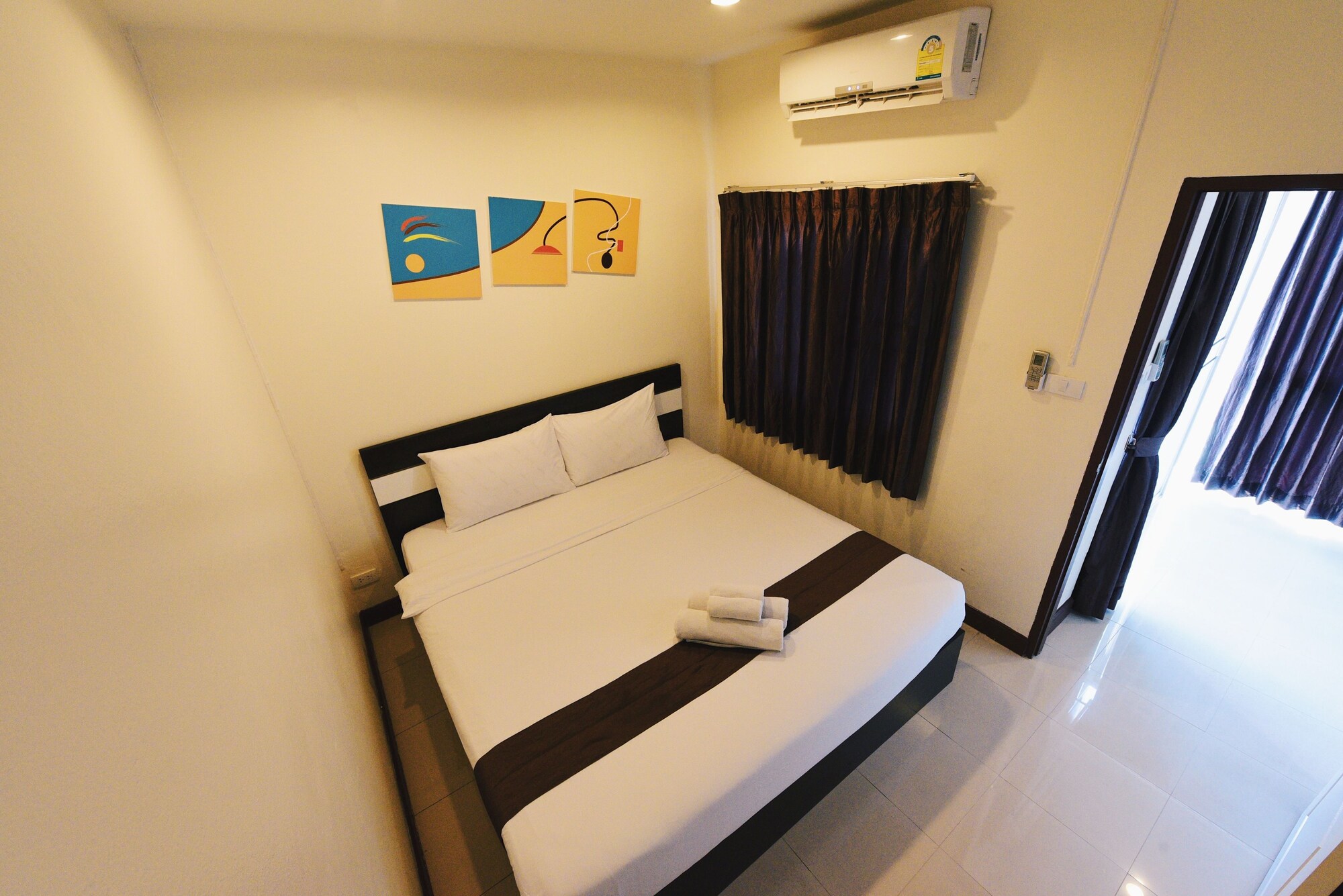 DELUXE, DOUBLE BED