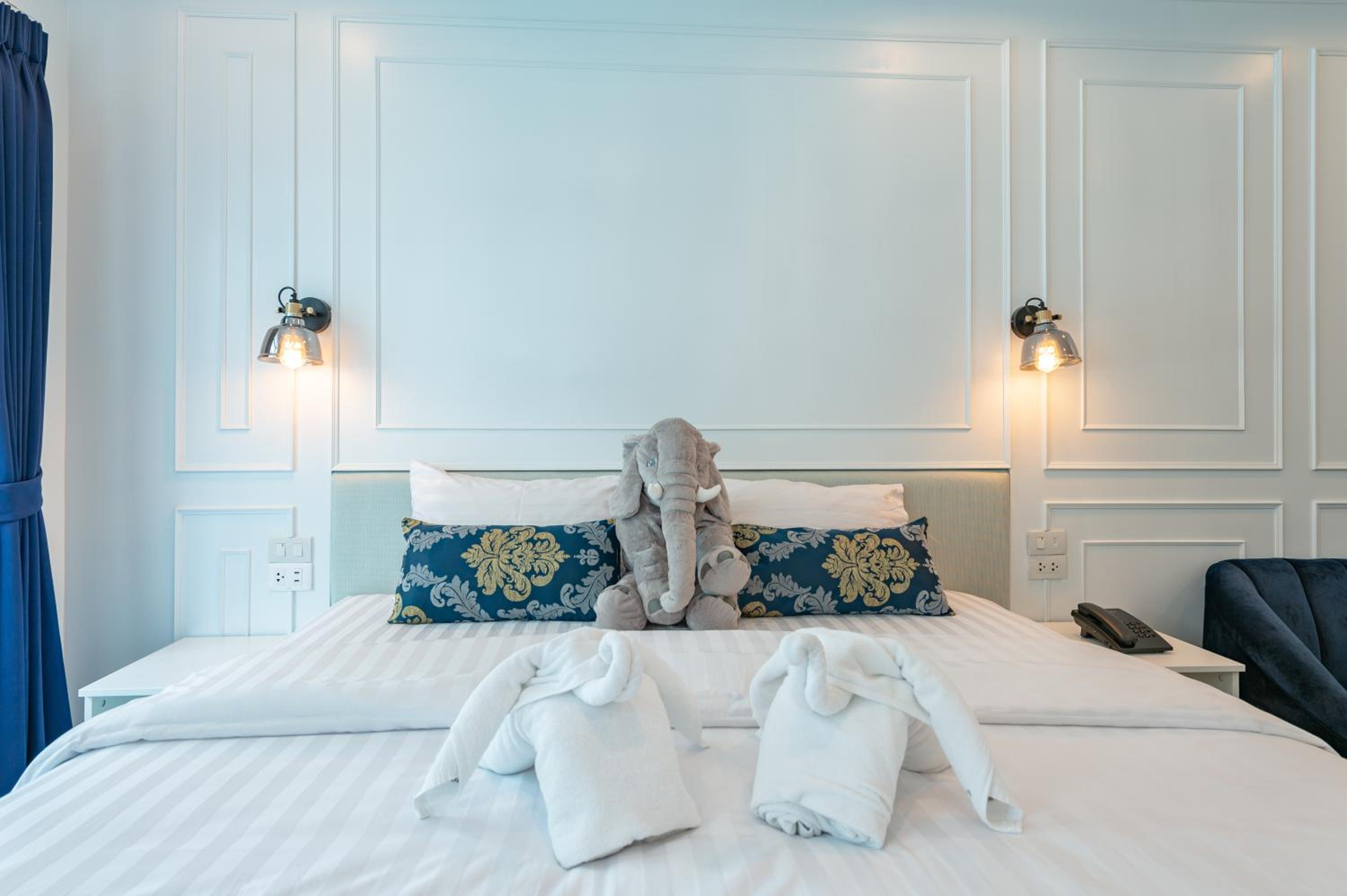 Suite, Balcony