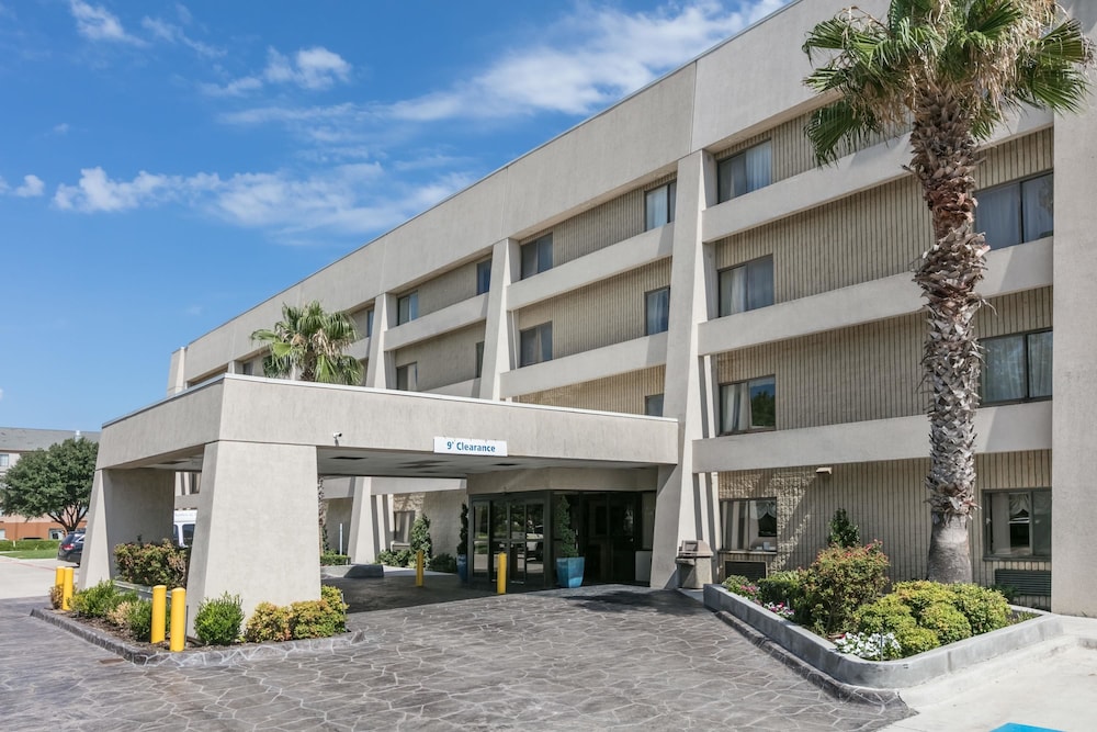 Baymont By Wyndham Arlington At Six Flags Dr 3/41